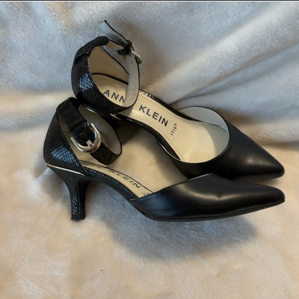 Anne Klein Fabulist pointed kitten heel black faux leather snake skin iFlex 7